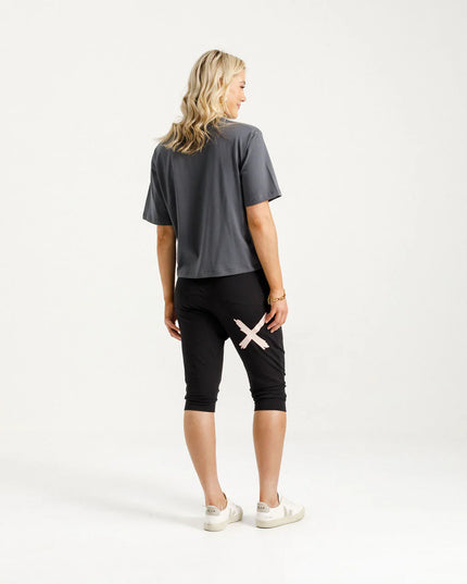 Home-Lee - 3/4 Apartment Pants (Black with Blossom Daisy)