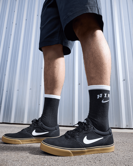 Nike - Nike SB Chron 2 (Black/White/Gum)