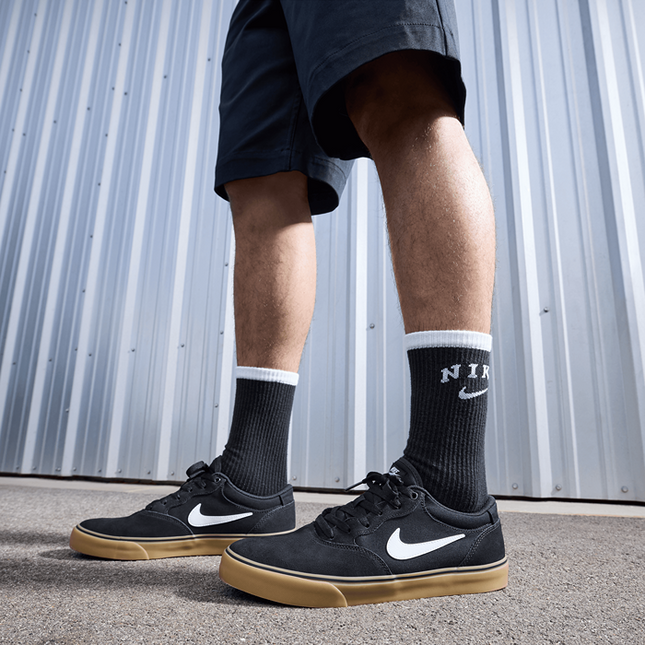 Nike - Nike SB Chron 2 (Black/White/Gum)