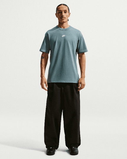 Nike - Sportswear Premium Essentials Tee