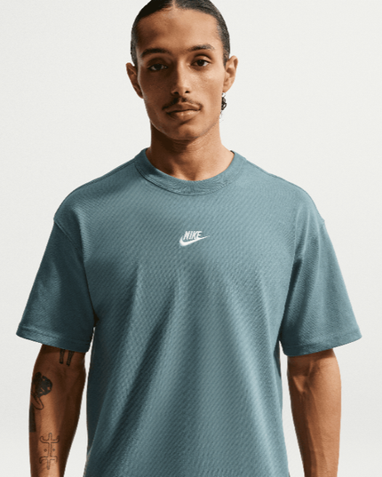 Nike - Sportswear Premium Essentials Tee