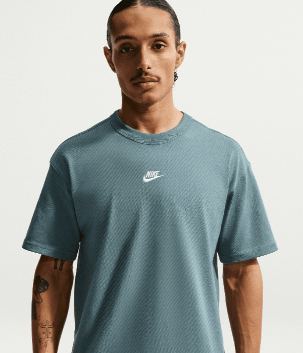 Nike - Sportswear Premium Essentials Tee