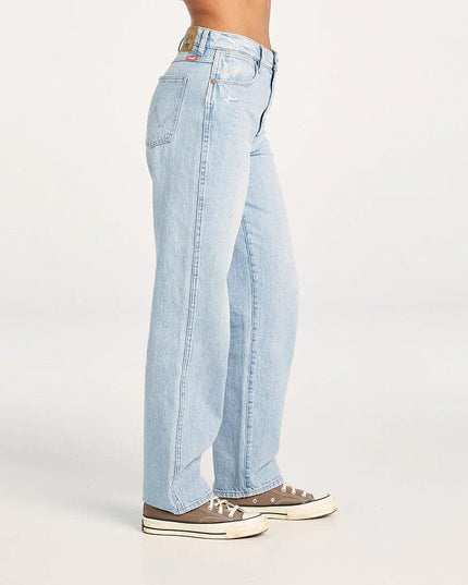 Wrangler - Mid Rise Vintage Straight Jean - Westside Surf + Street