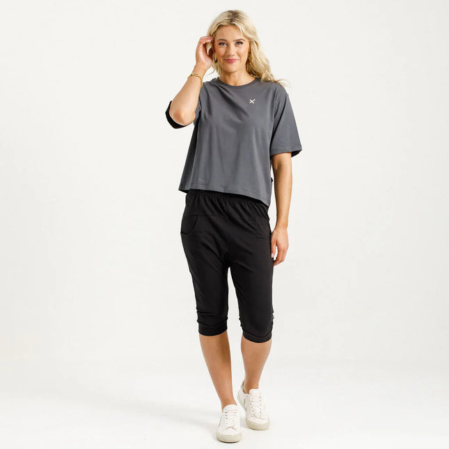 Home-Lee - 3/4 Apartment Pants (Black with Blossom Daisy)